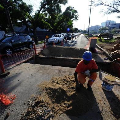  PORTO ALEGRE, RS,  BRASIL, 10/03/2020-Obras na avenida Ipiranga. (FOTOGRAFO: RONALDO BERNARDI / AGENCIA RBS)