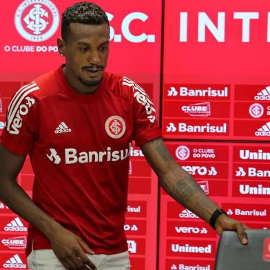  PORTO ALEGRE, RS, BRASIL,10/03/2020- Coletiva do Edenilson, que ocorreu na manhã dessa Terça-feira. Edenilson (FOTOGRAFO: FERNANDO GOMES / AGENCIA RBS)