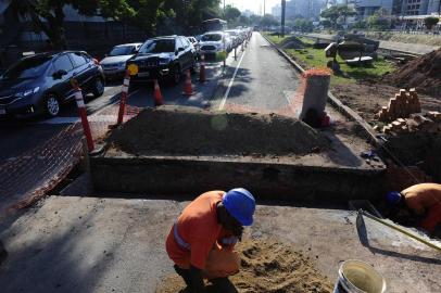  PORTO ALEGRE, RS,  BRASIL, 10/03/2020-Obras na avenida Ipiranga. (FOTOGRAFO: RONALDO BERNARDI / AGENCIA RBS)<!-- NICAID(14445896) -->