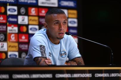  PORTO ALEGRE, RS, BRASIL - 11.03.2020 - Coletiva do atleta Everton, do Grêmio. (Foto: Isadora Neumann/Agencia RBS)<!-- NICAID(14447623) -->