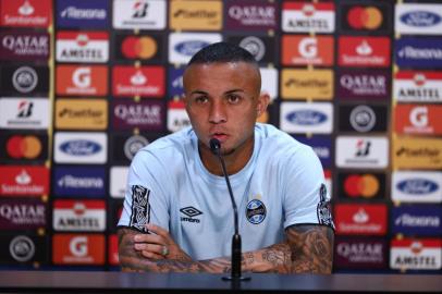  PORTO ALEGRE, RS, BRASIL - 11.03.2020 - Coletiva do atleta Everton, do Grêmio. (Foto: Isadora Neumann/Agencia RBS)<!-- NICAID(14447625) -->