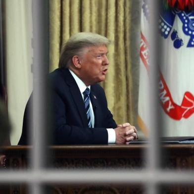 President Trump Addresses Nation From White House On CoronavirusWASHINGTON, DC - MARCH 11: U.S. President Donald Trump is seen through a window in the Oval Office as he addresses the nation on the response to the COVID-19 coronavirus, on March 11, 2020 in Washington, DC.   Mark Wilson/Getty Images/AFPEditoria: HTHLocal: WashingtonIndexador: MARK WILSONSecao: DiseaseFonte: GETTY IMAGES NORTH AMERICAFotógrafo: STF<!-- NICAID(14448253) -->