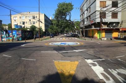  PORTO ALEGRE, RS, BRASIL,12/03/2020- Obras do dmae para reduzir esgoto na Orla do Guaíba. Na foto- Rua da República com a João Alfredo(FOTOGRAFO: TADEU VILANI / AGENCIA RBS)<!-- NICAID(14448543) -->