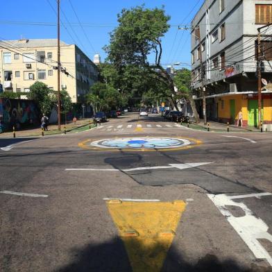  PORTO ALEGRE, RS, BRASIL,12/03/2020- Obras do dmae para reduzir esgoto na Orla do Guaíba. Na foto- Rua da República com a João Alfredo(FOTOGRAFO: TADEU VILANI / AGENCIA RBS)<!-- NICAID(14448543) -->