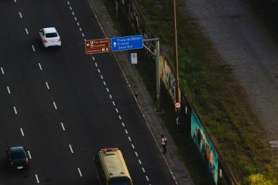  PORTO ALEGRE, RS, BRASIL - 24/04/2019Muro da Avenida Mauá<!-- NICAID(14051864) -->