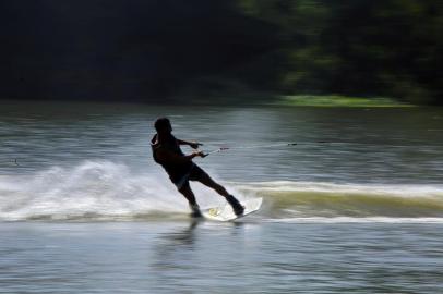  GUAÍBA - RS- BR - 14.03.2020campeonato de wakeboard no Guaíba.FOTÓGRAFO: TADEU VILANI AGêNCIA RBS<!-- NICAID(14451676) -->