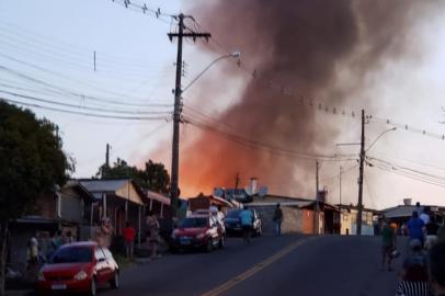 Incêndio perto da estação da RGE no Planalto Rio Branco<!-- NICAID(14451801) -->