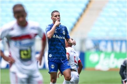 Thiago Neves no jogo do Grêmio contra o São Luiz