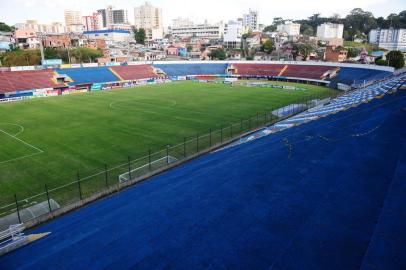  CAXIAS DO SUL, RS, BRASIL, 13/03/2020. A terceira rodada da Taça Frasncisco Novelletto Neto, segundo turno do Campeonato Gaúcho (Gauchão 2020), será com os portões fechados. A determinação foi da FGF como medida temportária de prevenção ao contágio pelo Covid-19. Na foto, imagens do estádio Centenário, que receberá a partida SER Caxias x Novo Hamburgo. Arquibancadas vazias.  (Porthus Junior/Agência RBS)<!-- NICAID(14451155) -->