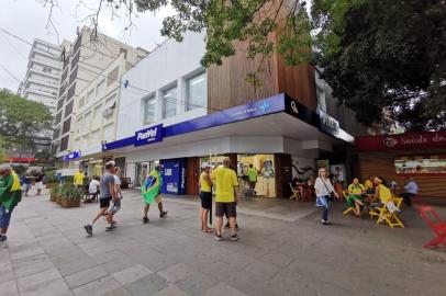 Procura por vacina da gripe na famácia Panvel da Rua 24 de Outubro, no bairro Moinhos de Vento, em Porto Alegre.<!-- NICAID(14452096) -->