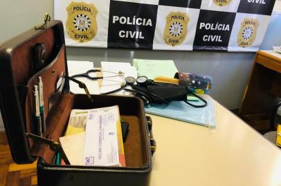  Polícia Civil apreende material que pertencia a falso médico em Porto Alegre.<!-- NICAID(14451066) -->