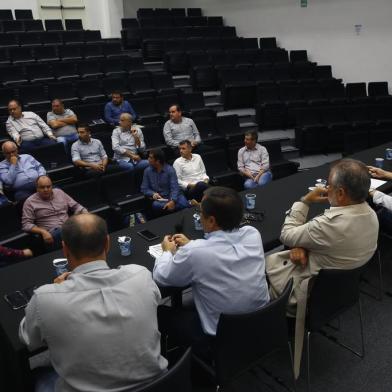  PORTO ALEGRE, RS, BRASIL - 16.03.2020 - Reunião de representantes de clubes com presidente da FGF para avaliar suspensão do Gauchão. (Foto: Mateus Bruxel/Agencia RBS)<!-- NICAID(14452663) -->