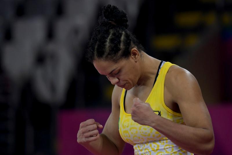 Brasileira perde na estreia, mas pode ir à repescagem na luta olímpica