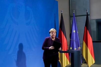 German Chancellor Angela Merkel leaves after making a press statement on the spread of the coronavirus COVID-19 at the Chancellery, in Berlin on March 16, 2020. (Photo by Markus Schreiber / POOL / AFP)<!-- NICAID(14453189) -->