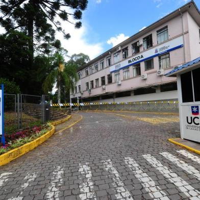  CAXIAS DO SUL, RS, BRASIL, 03/02/2020. A Universidade de Caxias do Sul (UCS) estuda restringir a circulação de veículos no campus durante as madrugadas e fins de semana. A medida ainda é discutida pela reitoria da instituição e não tem data para entrar em vigor, mas é apontada como uma forma de proteger o patrimônio e melhorar a segurança de quem circula pela área. (Porthus Junior/Agência RBS)<!-- NICAID(14407635) -->