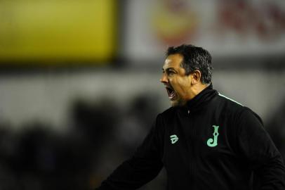 CAXIAS DO SUL, RS, BRASIL, 23/01/2020 Juventude x Internacional, jogo válido pela primeira rodada do Campeonato Gaúcho 2020 (Gauchão 2020), Taça Cel. Ewaldo Poeta. Realizado no estádio Alfredo Jaconi. Técnicno do Ju, Marquinhos Santos. (Porthus Junior/Agência RBS)<!-- NICAID(14396983) -->