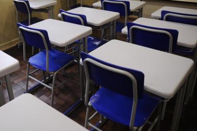  CAXIAS DO SUL, RS, BRASIL (18/02/2020)Instituto Estadual de Educação Cristóvão de Mendoza sofre com problemas estruturais e má fama. Grupo de alunos, ex-alunos, professores, direção e CPM busca mudar a imagem que se formou da escola, que já foi uma das referências no ensino público do Estado. (Antonio Valiente/Agência RBS)<!-- NICAID(14423236) -->