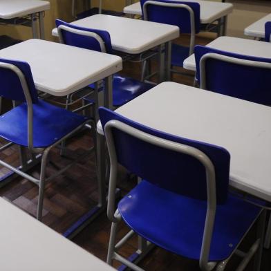  CAXIAS DO SUL, RS, BRASIL (18/02/2020)Instituto Estadual de Educação Cristóvão de Mendoza sofre com problemas estruturais e má fama. Grupo de alunos, ex-alunos, professores, direção e CPM busca mudar a imagem que se formou da escola, que já foi uma das referências no ensino público do Estado. (Antonio Valiente/Agência RBS)<!-- NICAID(14423236) -->