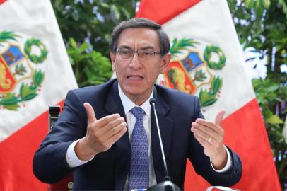  Hand out picture released by the Peruvian presidency of President Martin Vizcarra, speaking during a a press conference in Lima on March 16, 2020. - Vizcarra declared on Sunday the State of Emergency, a two-week nationwide home-stay quarantine and the closure of all borders as a preventive measure in the face of the global COVID-19 coronavirus pandemic. No fatalities have been recorded of the 86 cases  detected in the country. (Photo by - / Peruvian Presidency / AFP) / RESTRICTED TO EDITORIAL USE - MANDATORY CREDIT AFP PHOTO / PERUVIAN PRESIDENCY  - NO MARKETING NO ADVERTISING CAMPAIGNS - DISTRIBUTED AS A SERVICE TO CLIENTSEditoria: HTHLocal: LimaIndexador: -Secao: epidemic and plagueFonte: Peruvian PresidencyFotógrafo: Handout<!-- NICAID(14455358) -->