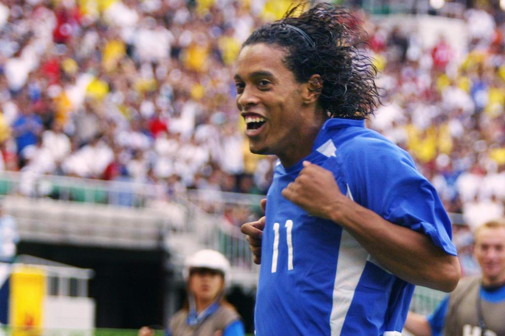 Ronaldinho, 40 anos, em dez lances geniais de sua carreira