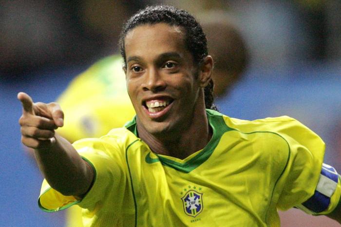 Ronaldinho, 40 anos, em dez lances geniais de sua carreira