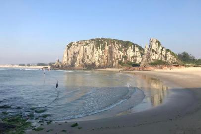 A praia da Guarita, em Torres, no clique da leitora Simone Palmeiro <!-- NICAID(14451982) -->