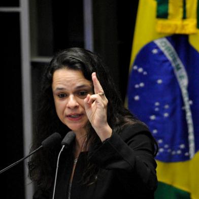 Janaína Paschoal faz acusação durante julgamento do impeachment de Dilma Rousseff no Senado<!-- NICAID(12411009) -->