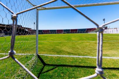  Rio Grande, RS, BRASIL, 18/01/2016 : Blitz dos estádios do Gauchão -  Estádio Aldo Dapuzzo (Rio Grande). Visita aos 12 estádios do Interior que receberão jogos do Campeonato Gaúcho de 2016. Verificaremos itens como gramado, vestiários (visitante e arbitragem), acomodações (arquibancadas e cadeiras) e casamatas (banco de reservas) dos adversários.  (Omar Freitas/Agência RBS)Indexador: Omar Freitas<!-- NICAID(11962879) -->