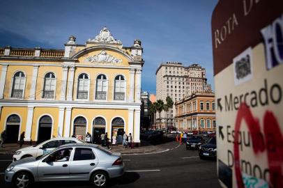  PORTO ALEGRE, RS, BRASIL, 05-06-2019: Mercado Público, na região central de Porto Alegre. Parte do segundo andar do prédio segue fechada e com acesso restrito ao público desde o incêndio, em julho de 2013. Previsão de reabertura em outubro de 2019, quando o Mercado Público completará 150 anos. (Foto: Mateus Bruxel / Agência RBS)<!-- NICAID(14126228) -->