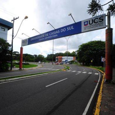  CAXIAS DO SUL, RS, BRASIL, 03/02/2020. A Universidade de Caxias do Sul (UCS) estuda restringir a circulação de veículos no campus durante as madrugadas e fins de semana. A medida ainda é discutida pela reitoria da instituição e não tem data para entrar em vigor, mas é apontada como uma forma de proteger o patrimônio e melhorar a segurança de quem circula pela área. (Porthus Junior/Agência RBS)<!-- NICAID(14407642) -->