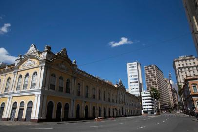  PORTO ALEGRE, RS, BRASIL - 22.03.2020 - Cidade Vazia - Mercado Público. (14h40min) (Foto: Jefferson Botega/Agencia RBS)Indexador: Jefferson Botega<!-- NICAID(14458274) -->