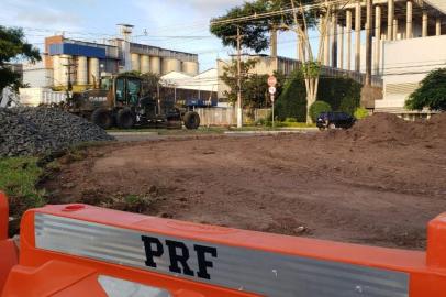 Construção de estacionamento na frente da superintendência da Polícia Rodoviária Federal<!-- NICAID(14459361) -->