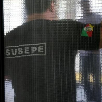  Porto Alegre, RS. Agente penitenciário da Susepe fazendo denúncias. Não pode ser identificado. Foto Júlio Cordeiro, Ag RBS. 23/03/2015.<!-- NICAID(11293483) -->