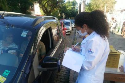  FOTOS EM BAIXAPORTO ALEGRE, RS, BRASIL, 25/03/2020- Vacinação de idosos com drive-thru. Na foto- Posto Santa Cecília FOTO: Tadeu Vilani \ Agencia RBS<!-- NICAID(14460430) -->