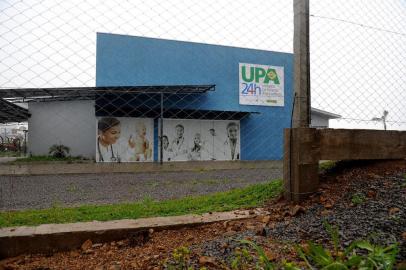  CAXIAS DO SUL, RS, BRASIL, 03/10/2018 Prédio da UPA em Farroupilha foi concluído há quase dois anos e não está sendo utilizado porque o município, sem recursos para operar, pediu outra destinação ao local para o Ministério da Saúde. Por enquanto, edificação guarda materiais e equipamentos adquiridos com dinheiro de emendas. (Lucas Amorelli/Agência RBS)<!-- NICAID(13768595) -->