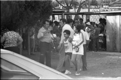  Curandeiro brasileiro Carlos Eustáquio Barbosa, conhecido como Garrincha, é procurado em Uruguaiana por argentinos e brasileiros interessados em serem curados de alguma espécie de doença.Milagroso para uns, farsante para outros.-#ENVELOPE: 19324<!-- NICAID(14456558) -->