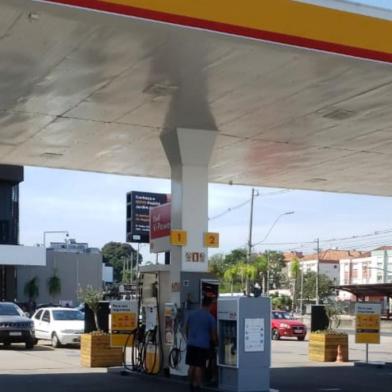 posto de combustível<!-- NICAID(14461693) -->