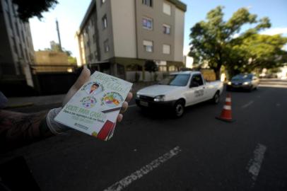  CAXIAS DO SUL, RS, BRASIL, 24/03/2020SMTTM e Seegurançã pública e Proteção Social - Guarda Municipal, inicia nesta terça, a blitz pela vida,. Viaturas vão a parques e principais avenidas solicitando que as pessoas fiquem em casa.(Lucas Amorelli/Agência RBS)<!-- NICAID(14459851) -->