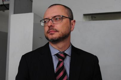  CAXIAS DO SUL, RS, BRASIL (16/03/2016). Promotor Adrio Gelatti visita a Penitenciária Industrial de Caxias do Sul, acompanhado pelo diretor Fabio Rosa dos Reis.     (Roni Rigon/Pioneiro).<!-- NICAID(12794885) -->