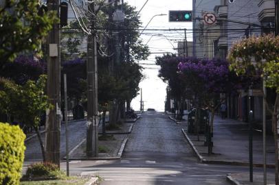  CAXIAS DO SUL, RS, BRASIL (24/03/2020)Movimento na Avenida julio de Castilhos em caxias do Sul. (Antonio Valiente/Agência RBS)<!-- NICAID(14459945) -->