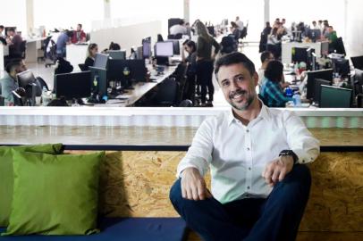  PORTO ALEGRE, RS, BRASIL, 03-10-2019: O diretor Marcelo Castro em arena para meetups na Zalpy. (Foto: Mateus Bruxel / Agência RBS)Indexador: Mateus Bruxel<!-- NICAID(14274874) -->