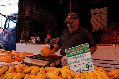  CAXIAS DO SUL, RS, BRASIL, 22/11/2019 - A tradicional Feira do Agricultor completa 40 anos. NA FOTO: Lair Ambrósio Schneider, feirante. (Marcelo Casagrande/Agência RBS)<!-- NICAID(14334508) -->