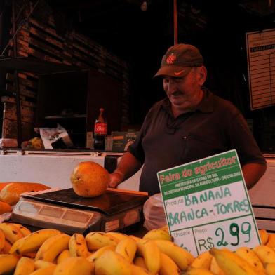  CAXIAS DO SUL, RS, BRASIL, 22/11/2019 - A tradicional Feira do Agricultor completa 40 anos. NA FOTO: Lair Ambrósio Schneider, feirante. (Marcelo Casagrande/Agência RBS)<!-- NICAID(14334508) -->