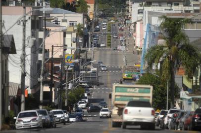  FLORES DA CUNHA, RS, BRASIL, 30/03/2020Comércio reabre em Flores da Cunha durante a pandemia.(Lucas Amorelli/Agência RBS)<!-- NICAID(14464552) -->