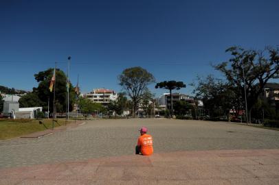  FLORES DA CUNHA, RS, BRASIL, 30/03/2020Comércio reabre em Flores da Cunha durante a pandemia.(Lucas Amorelli/Agência RBS)<!-- NICAID(14464546) -->