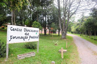  CAXIAS DO SUL, RS, BRASIL, 31/03/2020. Prefeitura negocia instalação de segundo hospital de campanha em prédio da Diocese de Caxias. O Centro Diocesano de Formação Pastoral, que fica na Rua Dr. Emílio Ataliba Finger, no bairro Colina Sorriso, tem capacidade para 64 leitos. Primeira unidade provisória será em ala do Hospital Virvi Ramos. (Porthus Junior/Agência RBS)<!-- NICAID(14465319) -->