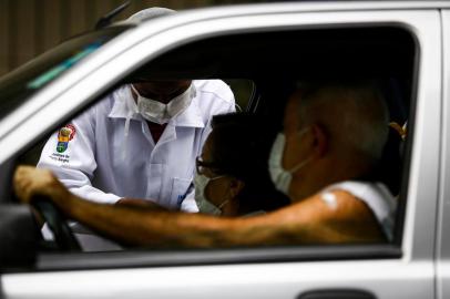 PORTO ALEGRE, RS, BRASIL, 01-04-2020: Vacinação contra a gripe para idosos no Posto de Saúde Iapi. (Foto: Mateus Bruxel / Agência RBS)<!-- NICAID(14466655) -->