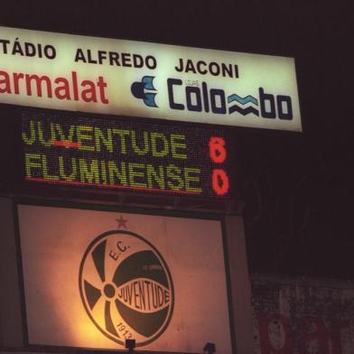 *** Ju x Flu/Copa Brasil 99/ Gilmar ***Foto de arquivo do jogo Juventude x Fluminense, dia 7 de abril de 1999, pela Copa do Brasil daquele ano. O Juventude venceu por 6 a 0. Na foto, o placar eletrônico.Pasta de referência 43021.<!-- NICAID(61643) -->