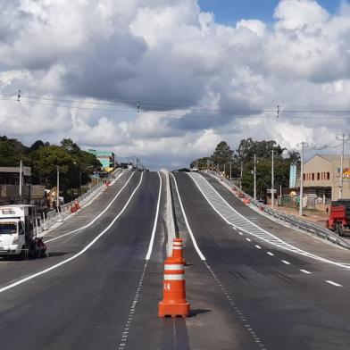 Viaduto está sendo concluído