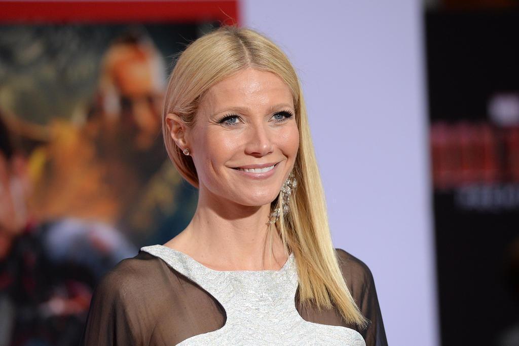 Gwyneth Paltrow posa nua para celebrar aniversário | Donna